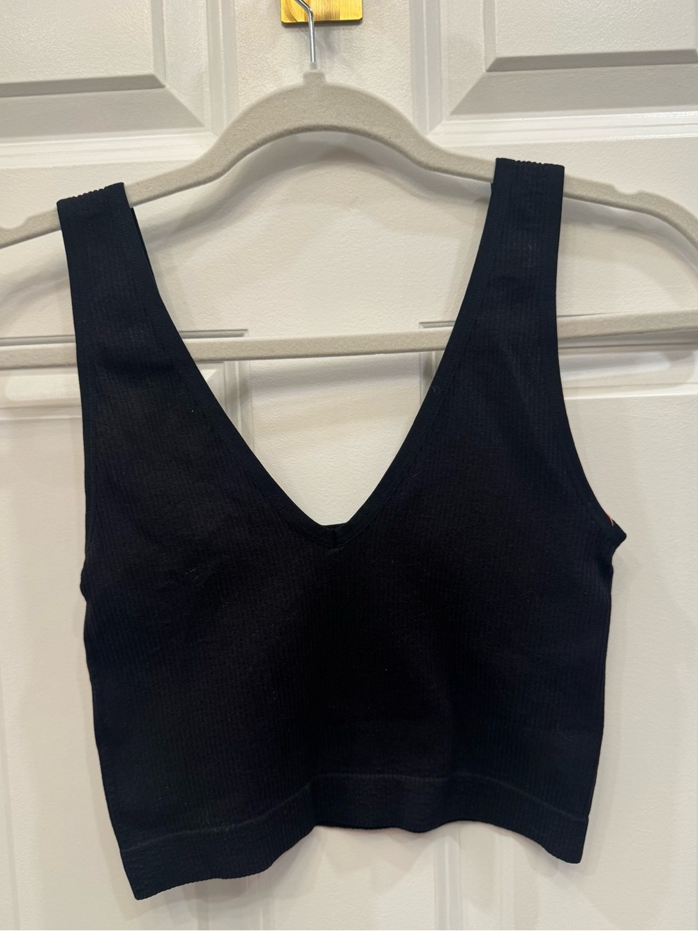 Colsie Black Ribbed V-Neck Crop Tank Sports Bra